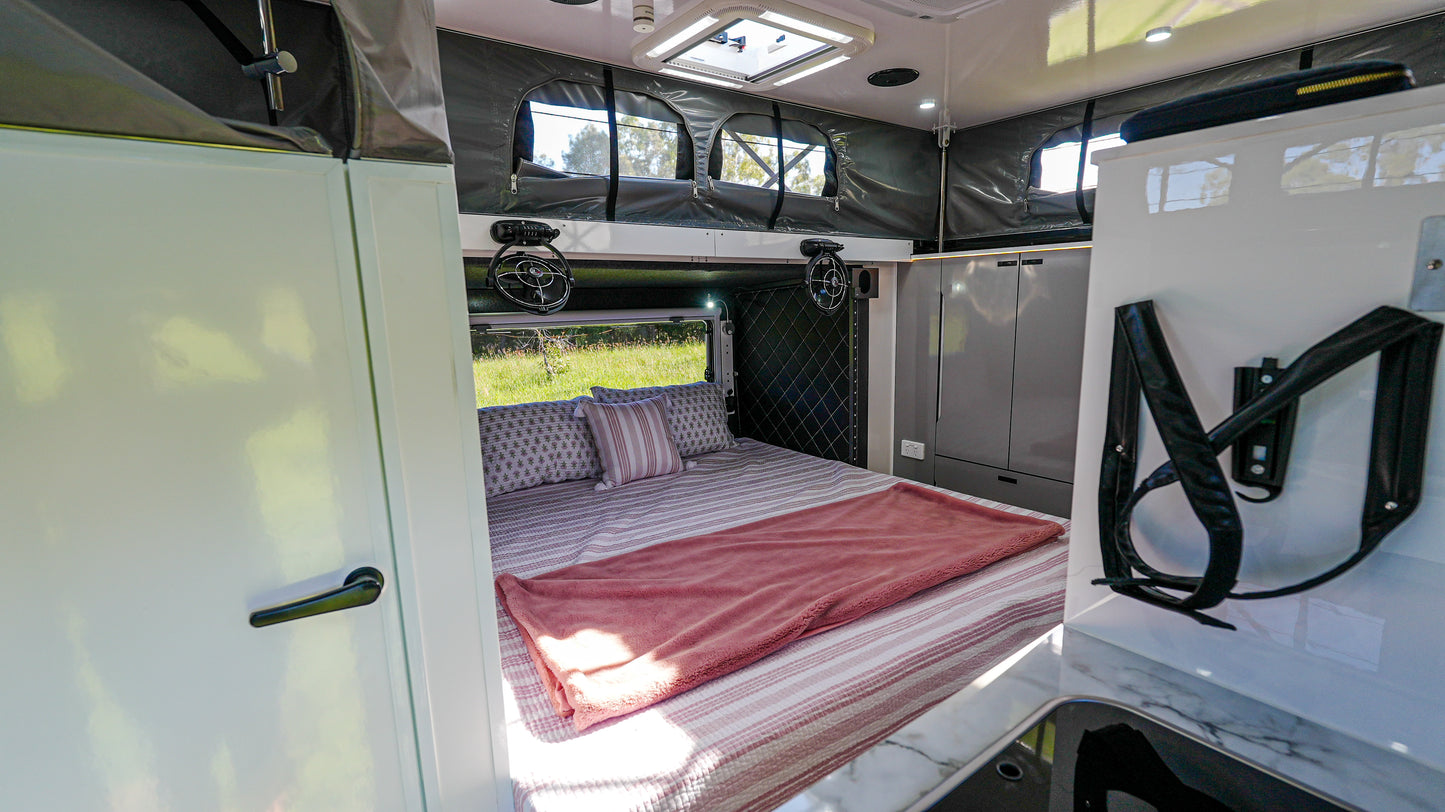 OT 16SC Hybrid Caravan $66,990 ( Side Fold Club Lounge )