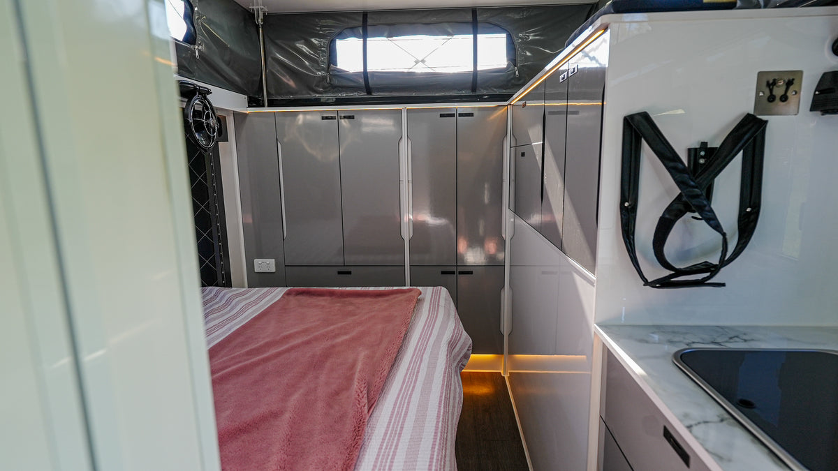 OT 16SC Hybrid Caravan $66,990 ( Side Fold Club Lounge )