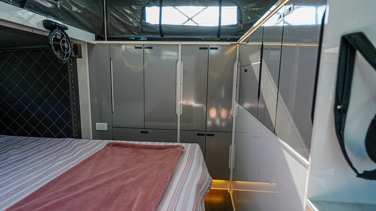 OT 16SC Hybrid Caravan $66,990 ( Side Fold Club Lounge )