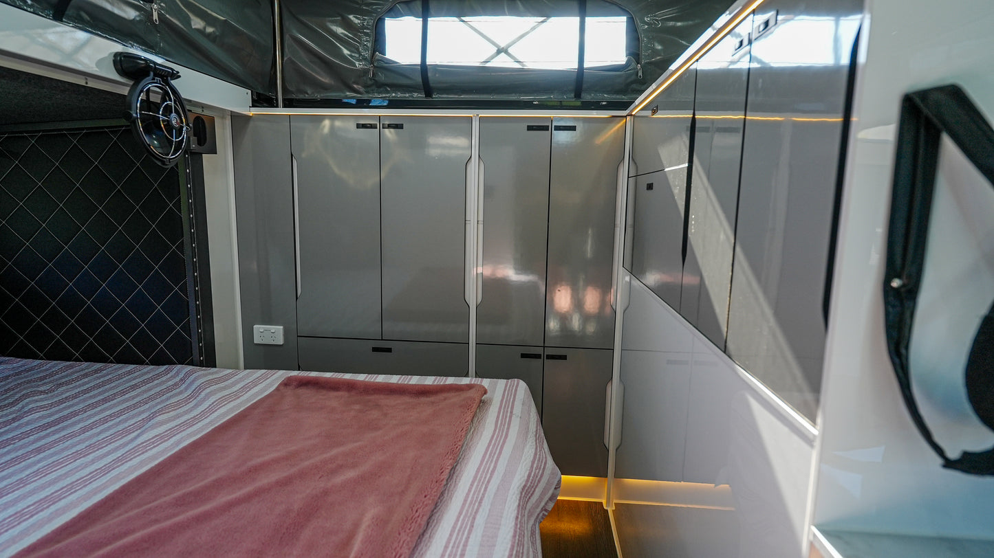 OT 16SC Hybrid Caravan $66,990 ( Side Fold Club Lounge )