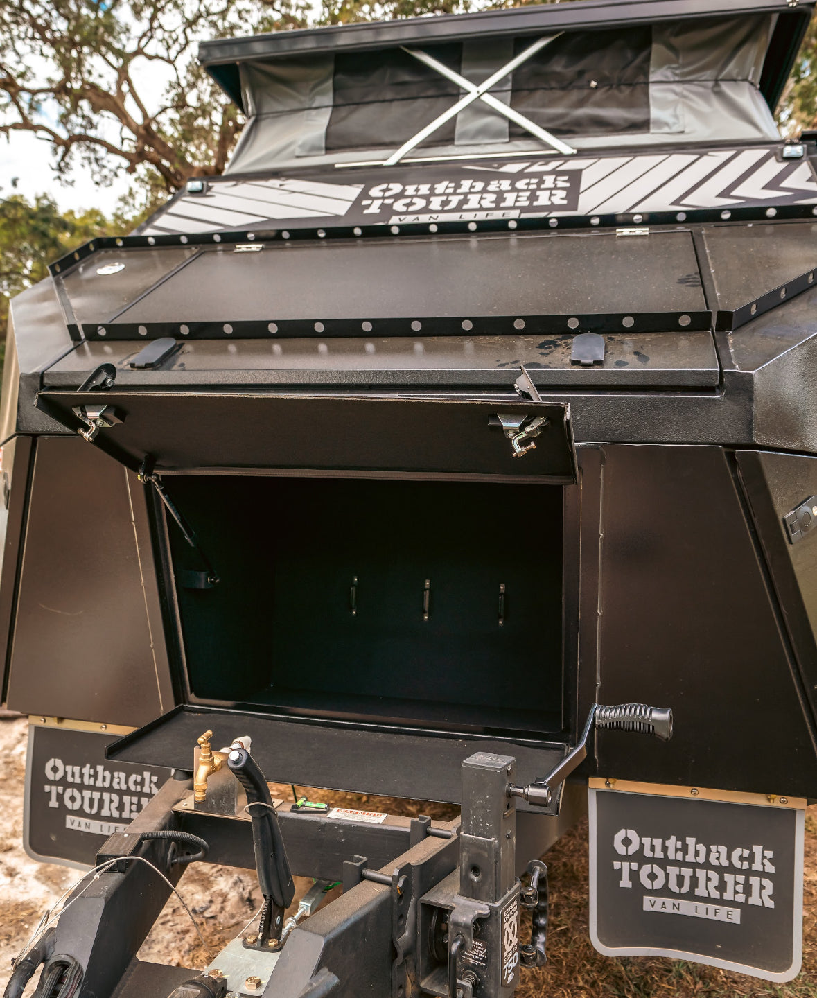 OT 16C Hybrid caravan $66,990 ( Club Lounge )
