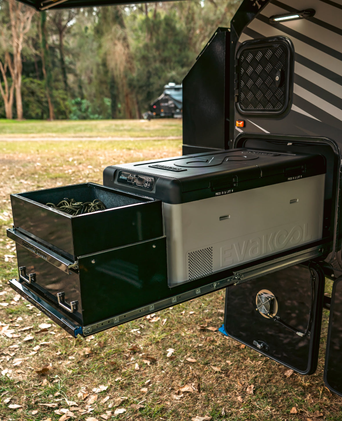 OT 16C Hybrid caravan $66,990 ( Club Lounge )