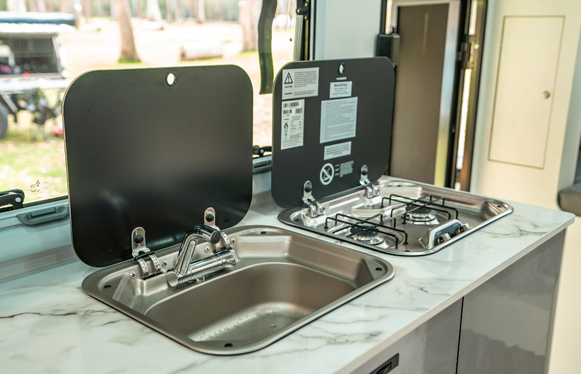 OT 16C Hybrid caravan $66,990 ( Club Lounge )