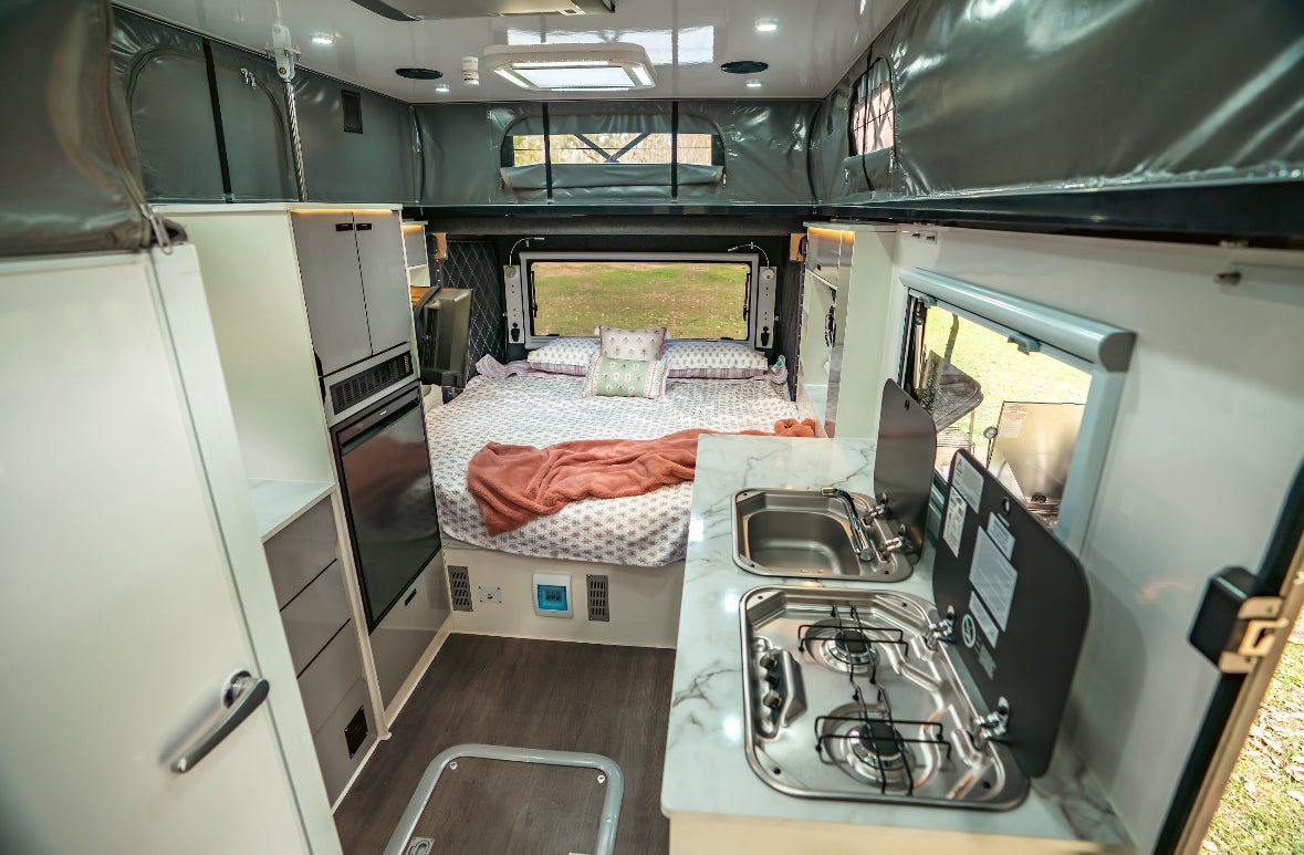 OT 16C Hybrid caravan $66,990 ( Club Lounge )