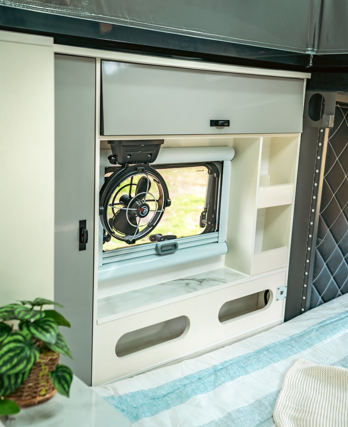OT 16B Hybrid caravan $67,990 ( Bunk )