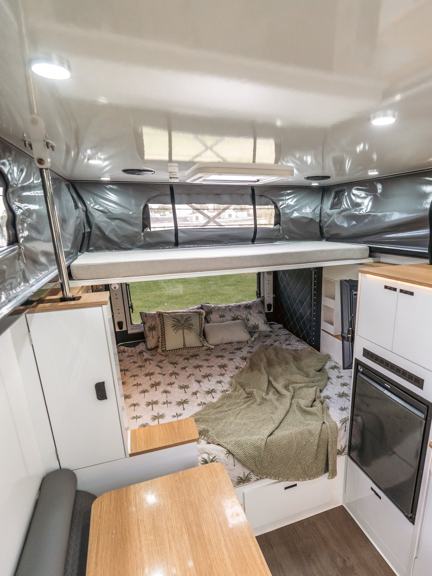 OT 19B Hybrid Caravan ( Bunk )