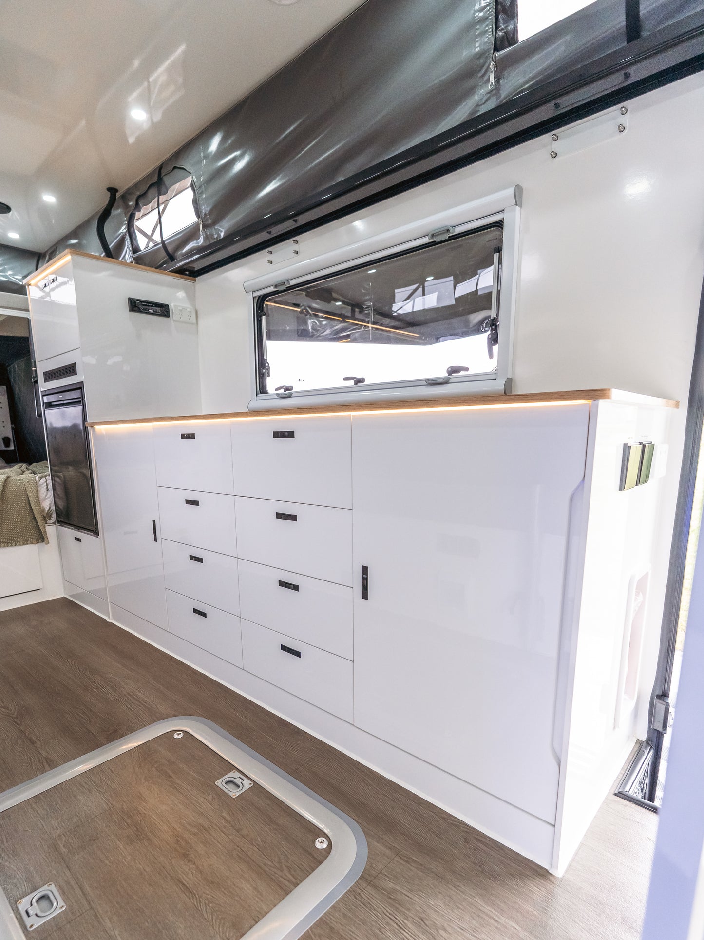 OT 19B Hybrid Caravan ( Bunk )